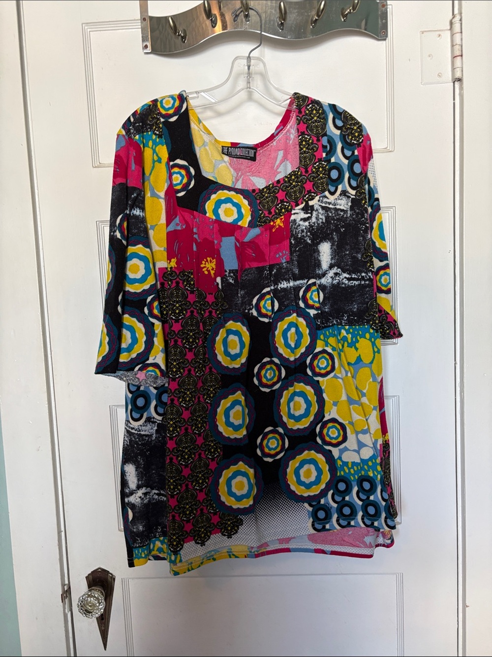 Pyramid Collection Bold Multi‑Color Print Women's Top Size 2X